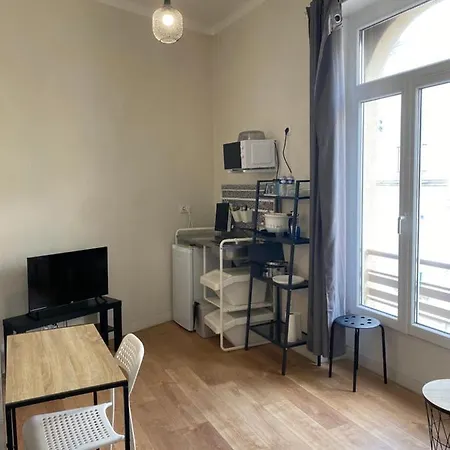 아파트 La Maison D'antonin 2