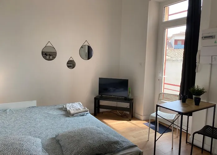 La Maison D'antonin 2 شقة نيم